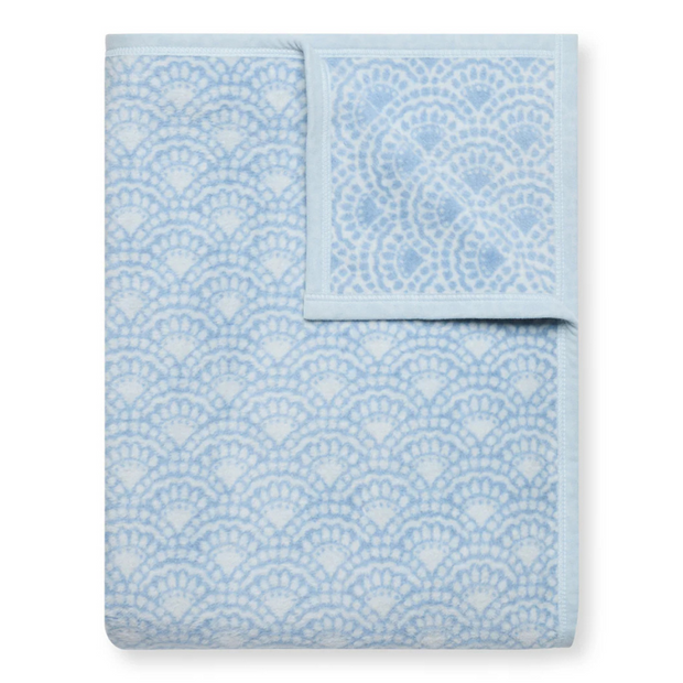 Seaside Scallop Fog Blanket